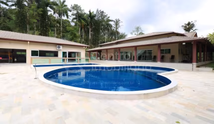 CASA à venda com piscina e 6 quartos em Peruíbe, no bairro Bananal
