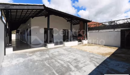 CASA à venda com 4 quartos em Peruíbe, no bairro Balneario Sambura