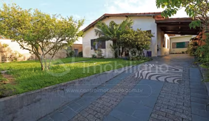 CASA à venda com 3 quartos em Peruíbe, no bairro Stella Maris