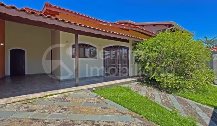 CASA à venda com 3 quartos em Peruíbe, no bairro Jardim Imperador