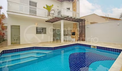CASA à venda com piscina e 4 quartos em Peruíbe, no bairro Balneário Casa Blanca
