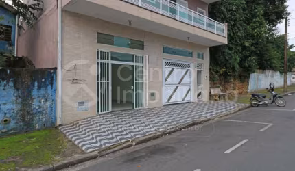 CASA à venda com 2 quartos em Peruíbe, no bairro Centro