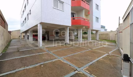 APARTAMENTO à venda com 3 quartos (1 suítes) em Peruíbe, no bairro Centro