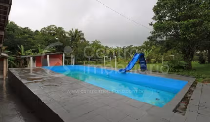 CASA à venda com piscina e 3 quartos em Peruíbe, no bairro Bananal