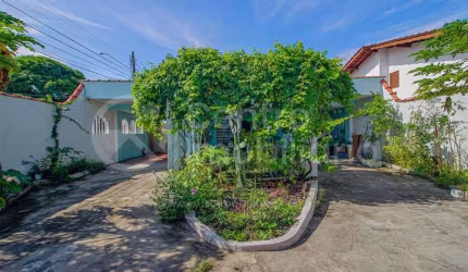 CASA à venda com 4 quartos em Peruíbe, no bairro Jardim Ribamar