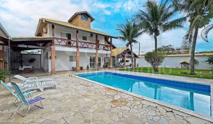 CASA à venda com piscina e 3 quartos em Peruíbe, no bairro Stella Maris