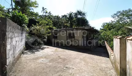 CASA à venda com 2 quartos em Peruíbe, no bairro Guarau