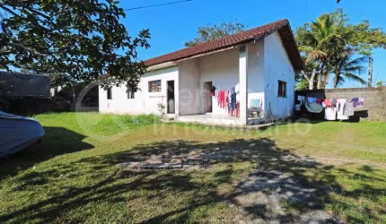 CASA à venda com 3 quartos em Peruíbe, no bairro Jardim Somar