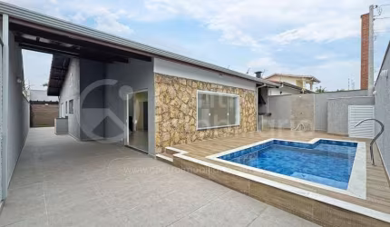 CASA à venda com piscina e 3 quartos em Peruíbe, no bairro Jardim Imperador