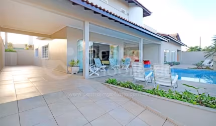 CASA à venda com piscina e 4 quartos em Peruíbe, no bairro Estancia Sao Jose