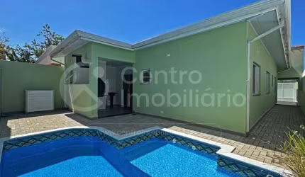 CASA à venda com piscina e 3 quartos em Peruíbe, no bairro Estancia Sao Jose