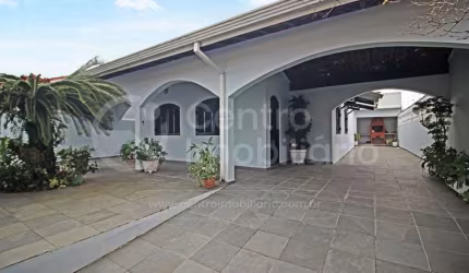 CASA à venda com 3 quartos em Peruíbe, no bairro Parque Balneario Oasis