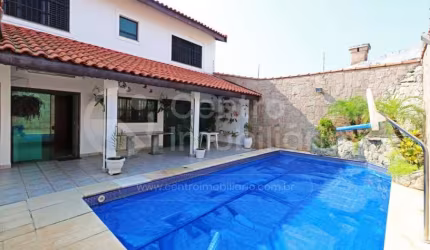CASA à venda com piscina e 4 quartos em Peruíbe, no bairro Stella Maris