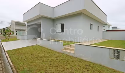 CASA à venda com piscina e 4 quartos em Peruíbe, no bairro Jd Tres Marias