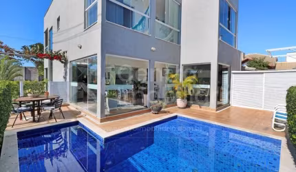 CASA à venda com piscina e 4 quartos em Peruíbe, no bairro Jd Tres Marias