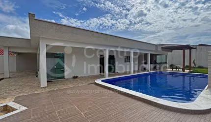 CASA à venda com piscina e 4 quartos em Peruíbe, no bairro Parque Balneario Oasis