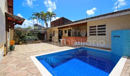 CASA à venda com piscina e 4 quartos em Peruíbe, no bairro Stella Maris