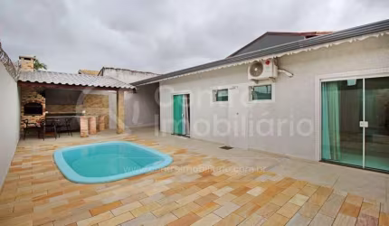 CASA à venda com piscina e 4 quartos em Peruíbe, no bairro Jardim Três Marias