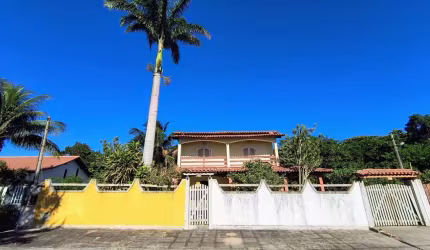 Casa para Venda em Araruama, Pontinha, 6 dormitórios, 4 suítes, 3 banheiros, 2 vagas