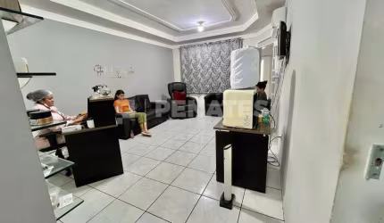 Oportunidade de Casa Comercial em Candelária, próximo ao Natal Shopping e Carrefour.