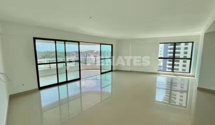 Apartamento no Tirol com 186m² - 4 quartos sendo 3 suítes.