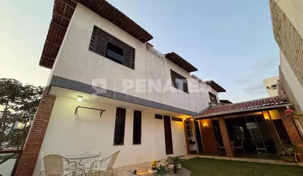 Casa Residencial/ Comercial 4 quartos à Venda em Lagoa Nova – Oportunidade para Clínicas e Escritórios