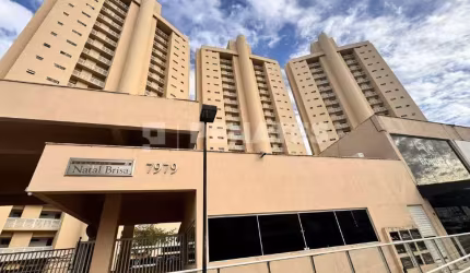 Apartamento no Condomínio Natal Brisa 2/4 com suíte reformado e com projetados, ventilado , Pitimbu, Natal/RN
