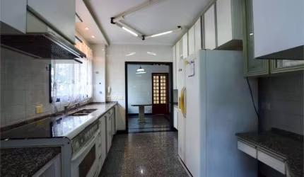 Apartamento para venda tem 220 metros quadrados com 4 quartos em Vila Monumento - São Paulo - SP