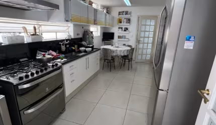 Linda casa sobrado no bairro do Planalto Paulista com 3 dormtiórios