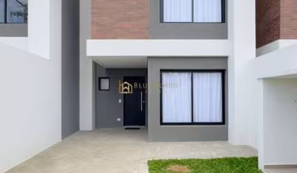 Casa em condomínio fechado com 3 quartos à venda na Rua Leonardo Pianowski, Pinheirinho, Curitiba, 109 m2 por R$ 689.900