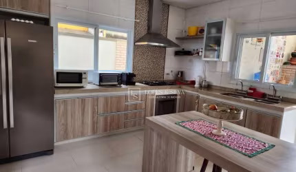 Casa com 4 Suítes à Venda localizada no Cond. Residencial Pedra Grande, Atibaia, SP