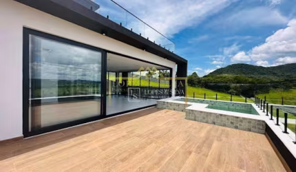 Casa de Condomínio com 3 Quartos e 5 banheiros à Venda, 346 m² por R$ 2.360.000