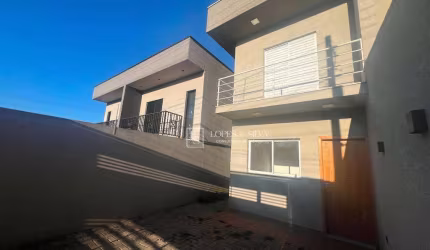 Sobrado com 2 Dormitórios, sendo 1 Suíte, disponível para Locação, no Jd das Cerejeiras, Atibaia, SP.