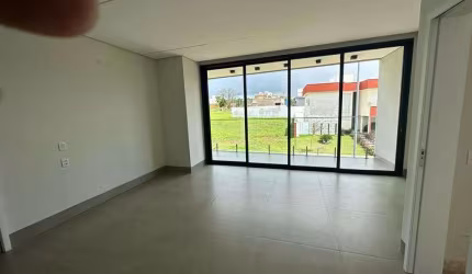 Vendo casa em Condomínio Fechado