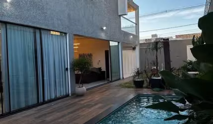 Sobrado á venda, alto padrão na zona sul, 3 suítes , lago artificial, piscina