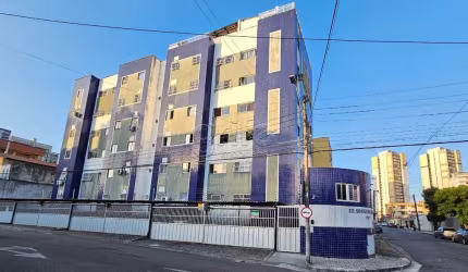 Apartamento com 3 quartos à venda na Rua Martinho Rodrigues, 372, Fátima, Fortaleza por R$ 250.000