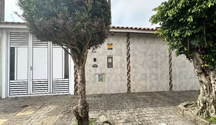 Casa Isolada Com Piscina ! 3 Dormitórios! OPORTUNIDADE!