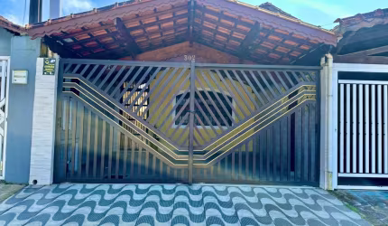 Casa Geminada á venda em Praia Grande!