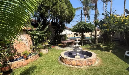 Casa Isolada a Venda com Piscina em Praia Grande!