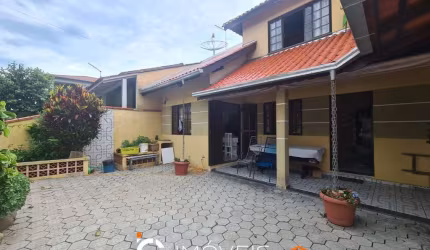 Casa com 5 dormitórios sendo 2 suítes  à venda, 174 m² por R$ 900.000 - Itajuba - Barra Velha/SC