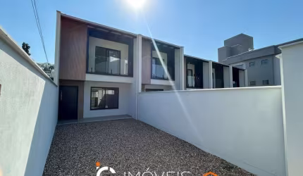 Sobrado com 3 dormitórios sendo 1 suíte à venda, 144 m² por R$ 730.000 - Velha - Blumenau/SC