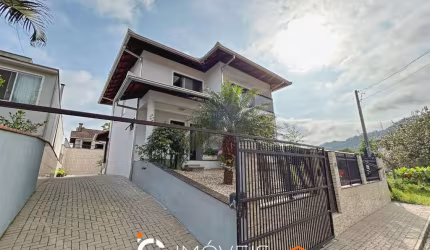 Casa com 3 dormitórios à venda, 270 m² por R$ 1.100.000,00 - Bela Vista - Gaspar/SC