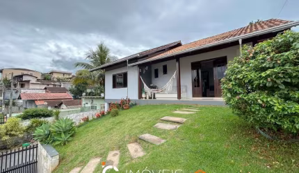 Casa com 3 dormitórios sendo 1 suíte à venda, 179 m² por R$ 1.280.000 - Água Verde - Blumenau/SC