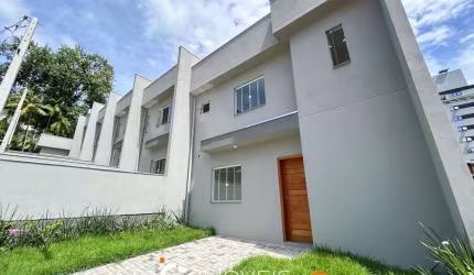 Sobrado com 3 dormitórios à venda, 94 m² por R$ 570.000,00 - Vila Nova - Blumenau/SC