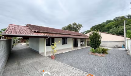 Casa com 3 dormitórios à venda, 218 m² por R$ 690.000,00 - Badenfurt - Blumenau/SC