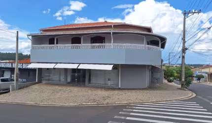 Salão Comercial  no Jardim Olinda: 1 Sala, 2 Banheiros, 379,00 m² - Imperdível!