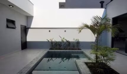 Linda casa térrea com três suítes e piscina no condomínio Jardim Laguna em Indaiatuba.