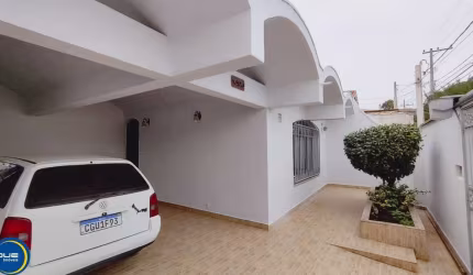 CASA TÉRREA A VENDA EM INDAIATUBA NA REGIÃO CENTRAL COM AMPLO TERRENO E EDÍCULA