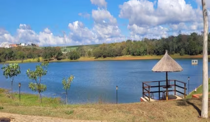 CASA NO CONDOMÍNIO ALTO PADRÃO