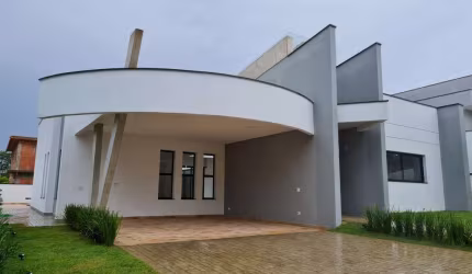 CASA MODERNA NO CONDOMÍNIO ALTO PADRÃO
